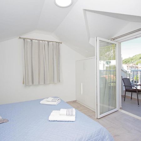 Awesome Home In Drvenik With Wifi Luaran gambar