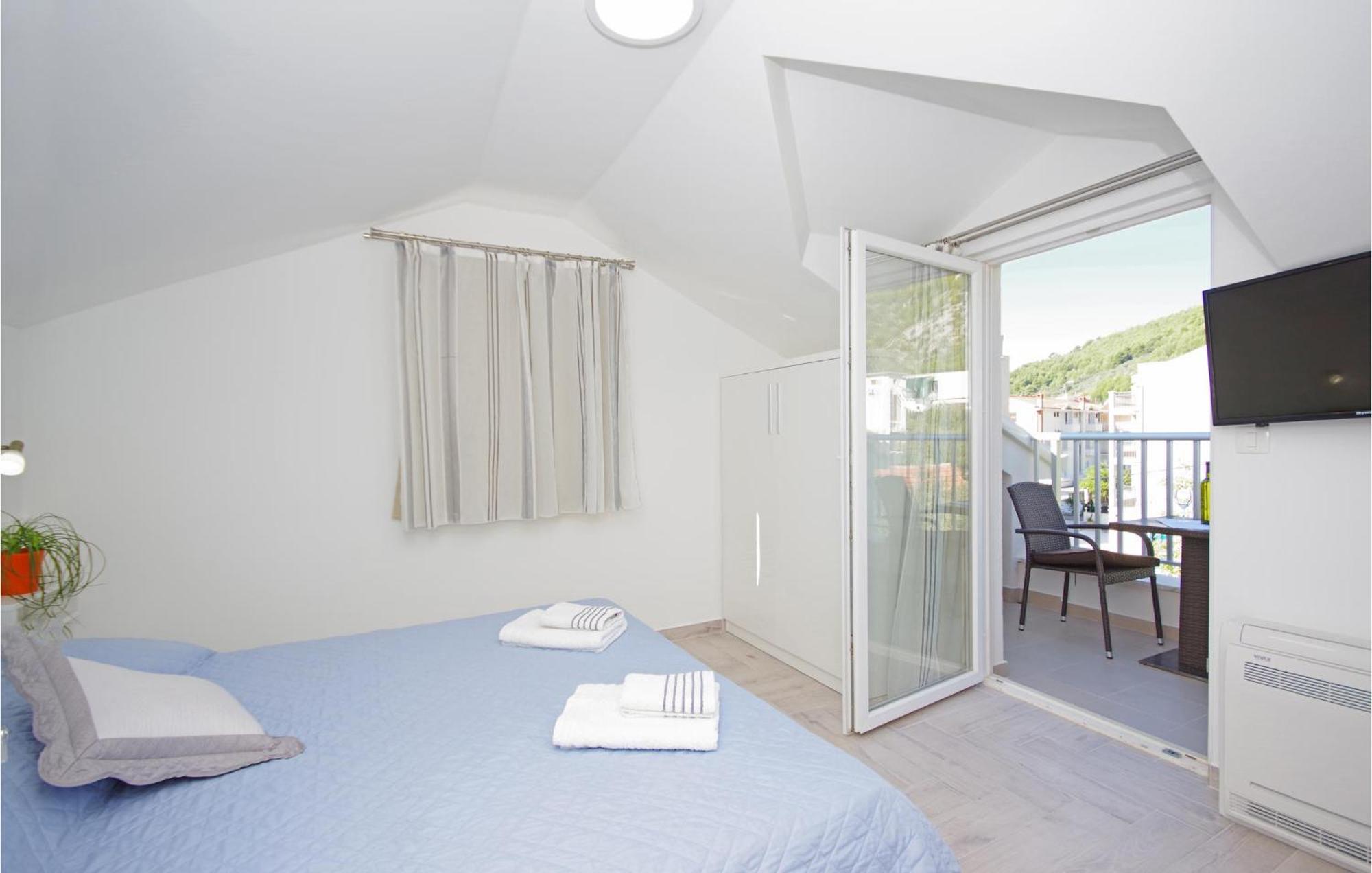 Awesome Home In Drvenik With Wifi Luaran gambar