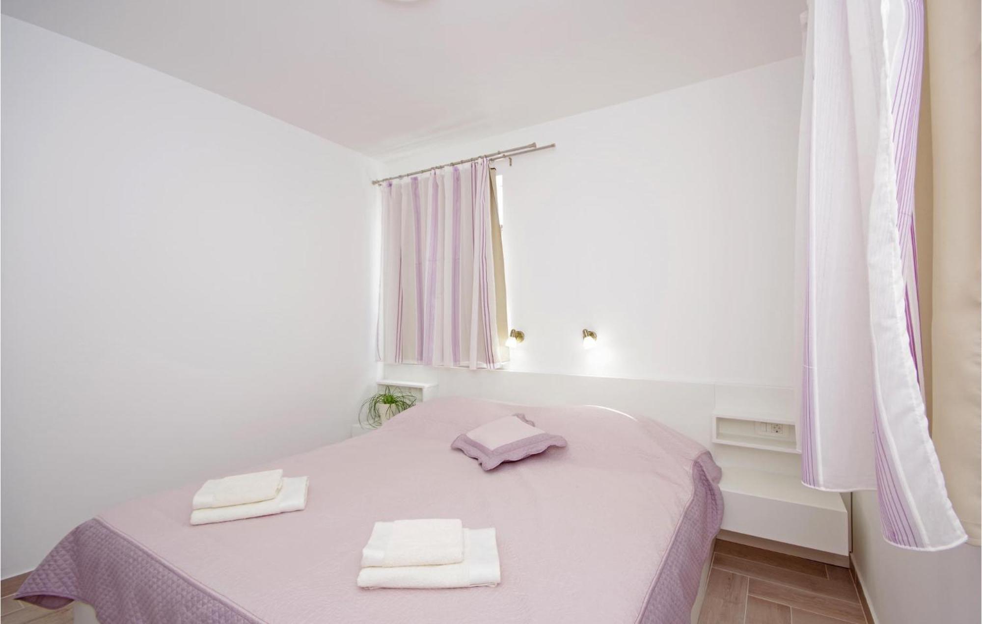 Awesome Home In Drvenik With Wifi Luaran gambar