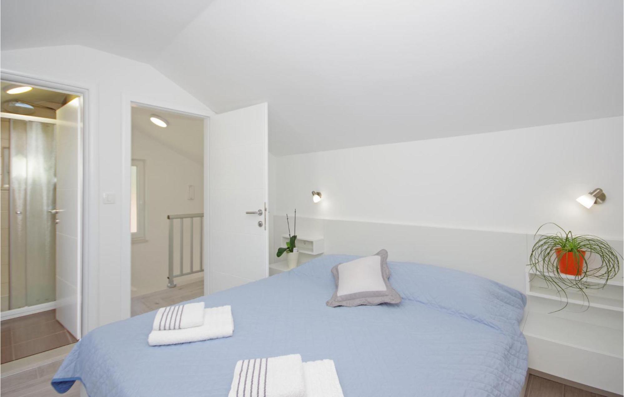 Awesome Home In Drvenik With Wifi Luaran gambar