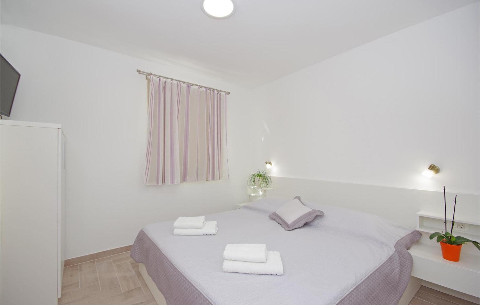 Awesome Home In Drvenik With Wifi Luaran gambar