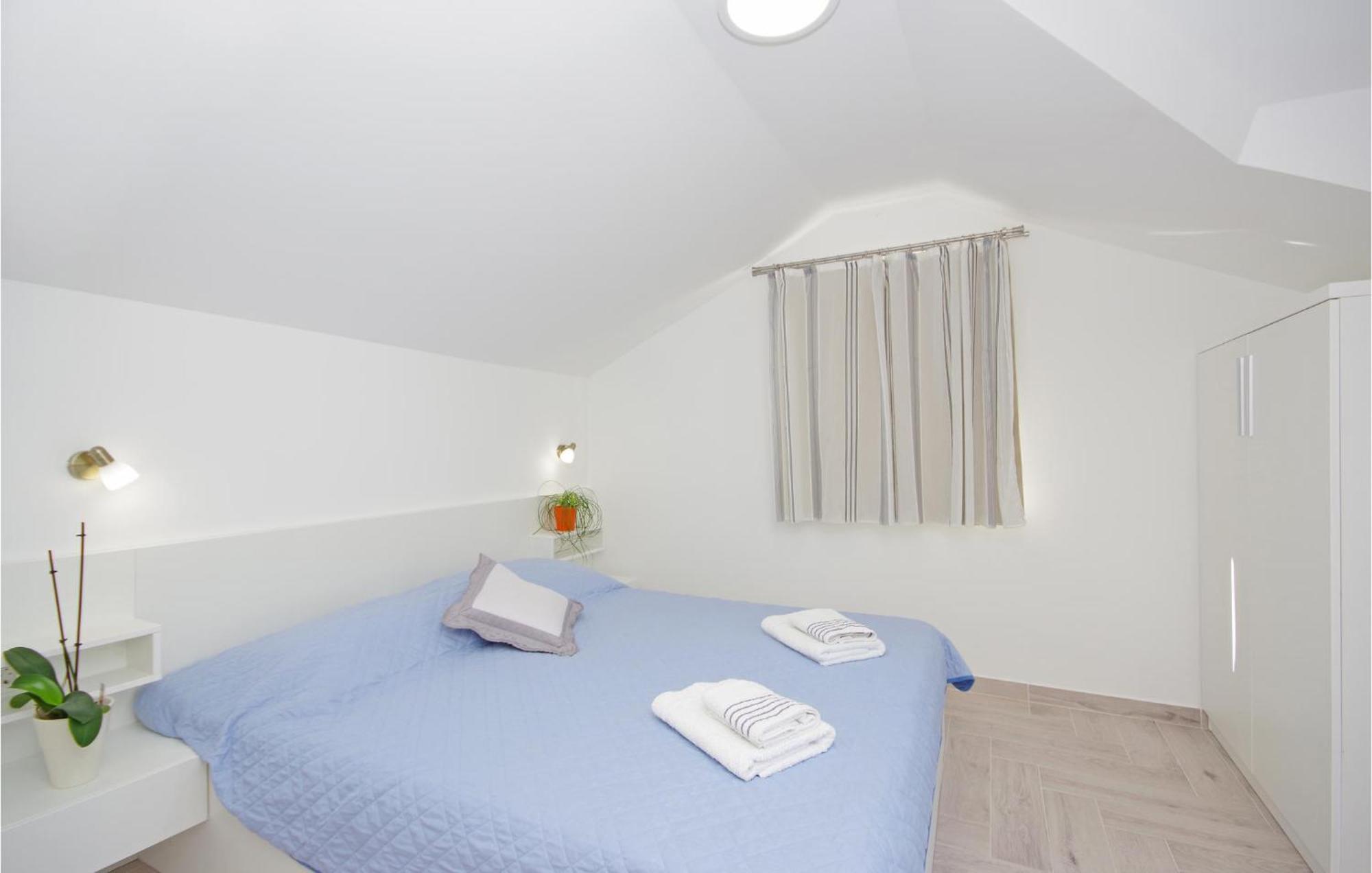 Awesome Home In Drvenik With Wifi Luaran gambar